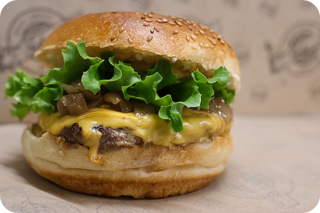 Cheddar burger Frites and co
