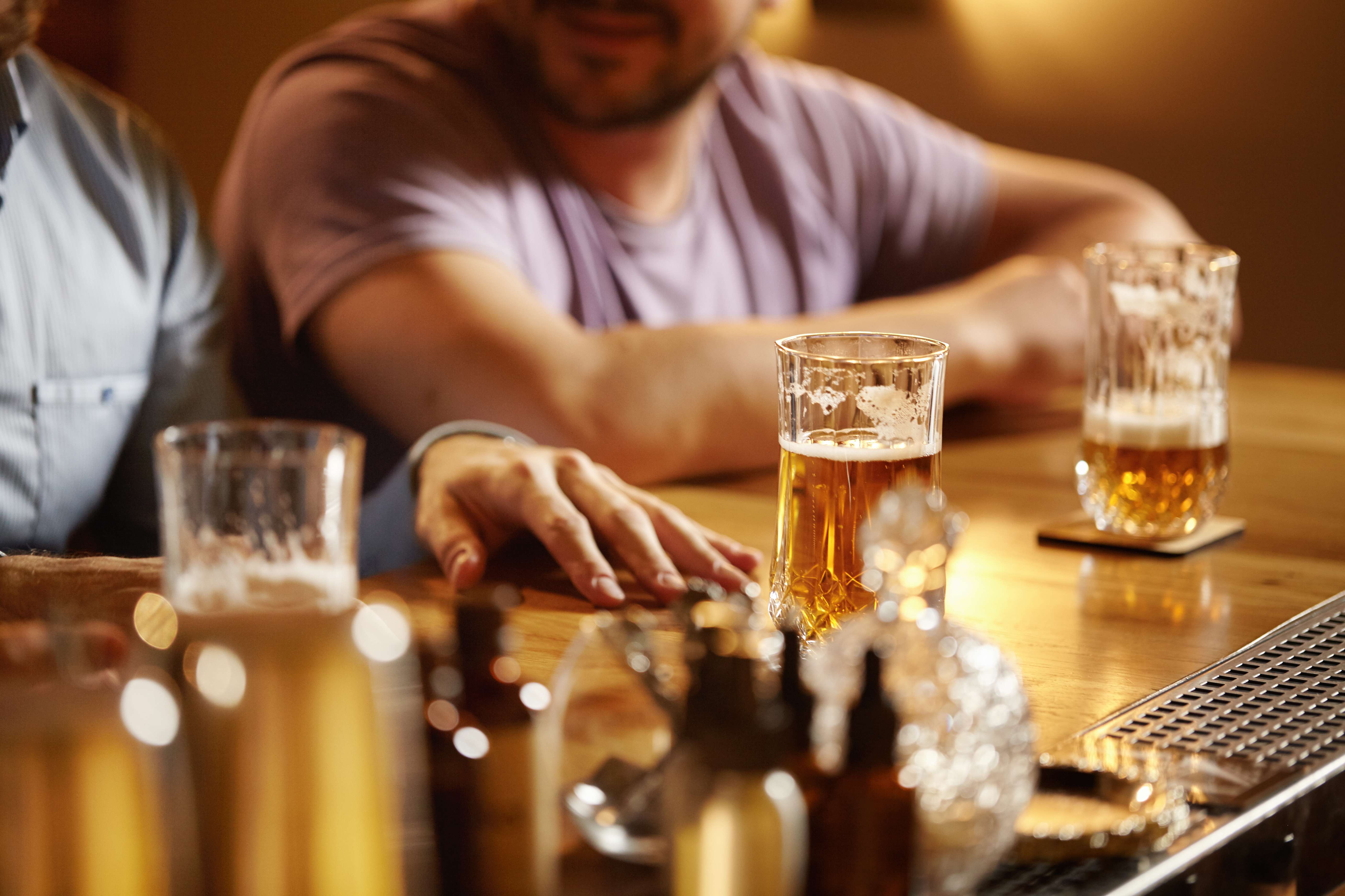 Bar Happy Hour : 7 idées pour attirer plus de clients en soirée